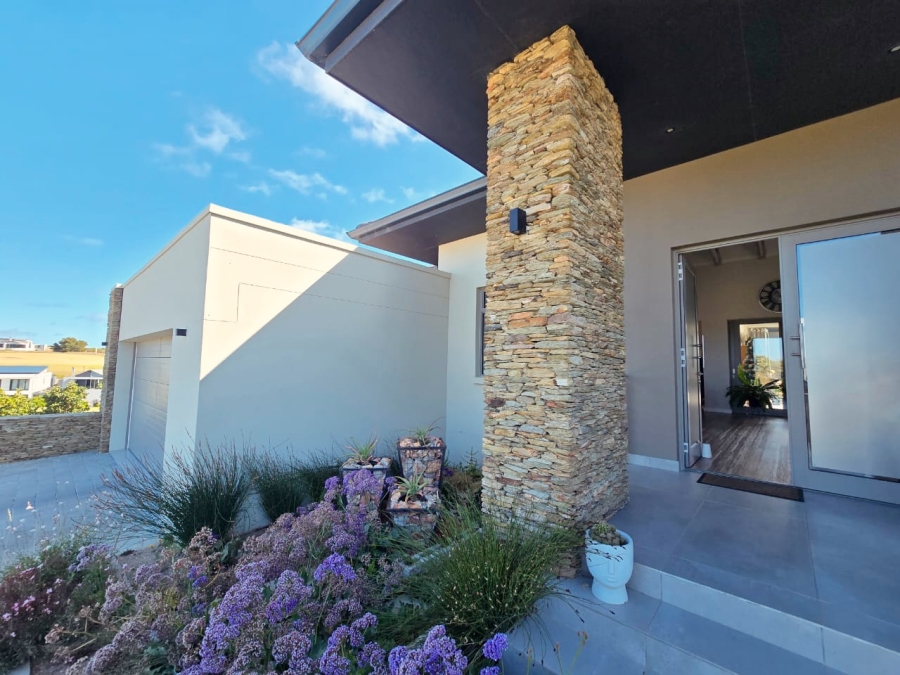 4 Bedroom Property for Sale in Oubaai Western Cape